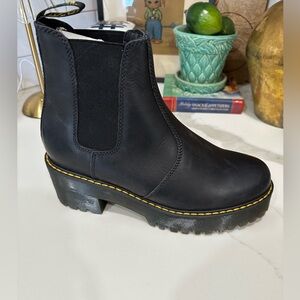 SINGLE Dr Martens Chelsea boot